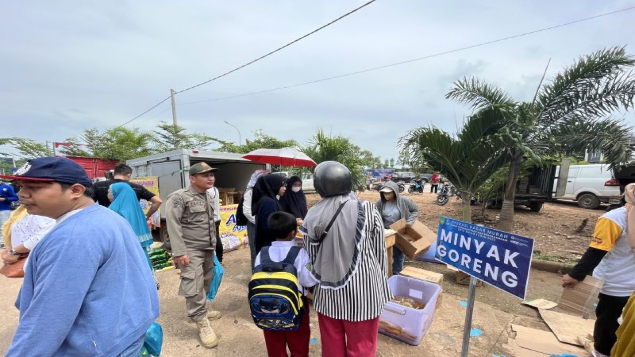 Operasi pasar murah yang dilaksanakan Pemkot Batam beberapa waktu lalu (ANTARA/Jessica)