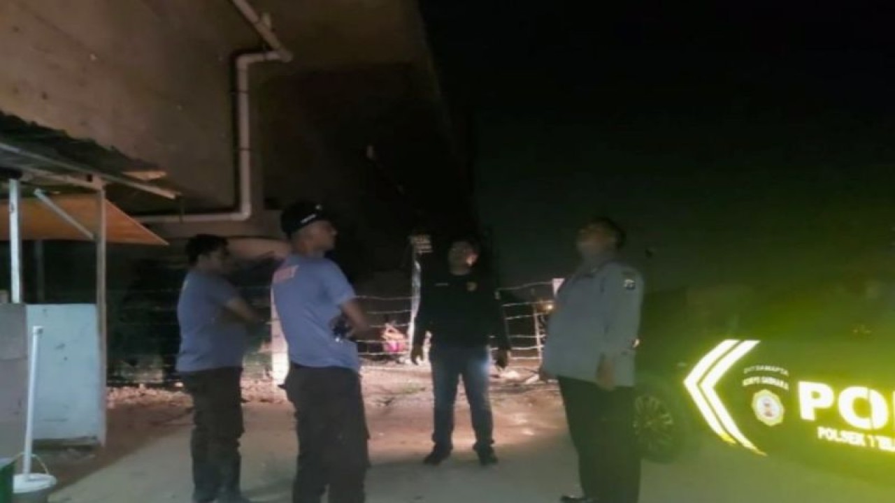 Patroli malam hari polisi di lokasi proyek kereta cepat. (ANTARA/HO-Polres Karawang)