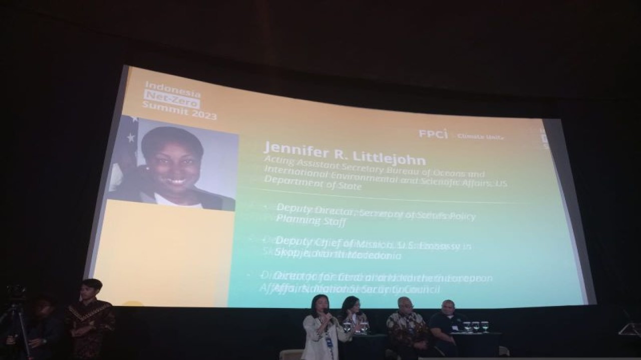 Salah satu sesi dalam Indonesia Net-Zero Summit 2023. Foreign Policy Community Indonesia (FPCI) mengadakan Indonesia Net-Zero Summit 2023 di Jakarta, Sabtu (24/6/2023). (ANTARA/Cindy Frishanti)