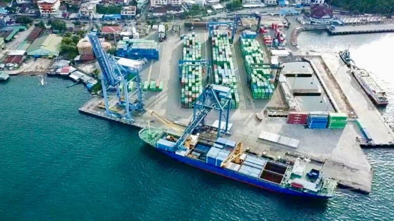 Pelabuhan Jayapura di Terminal Petikemas (ANTARA/HO-Humas PT Pelindo Terminal Petikemas)