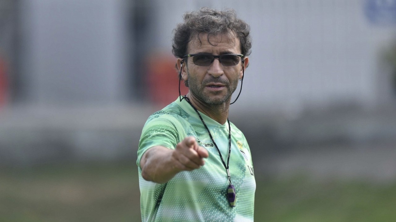 Pelatih Persib Bandung Luis Milla