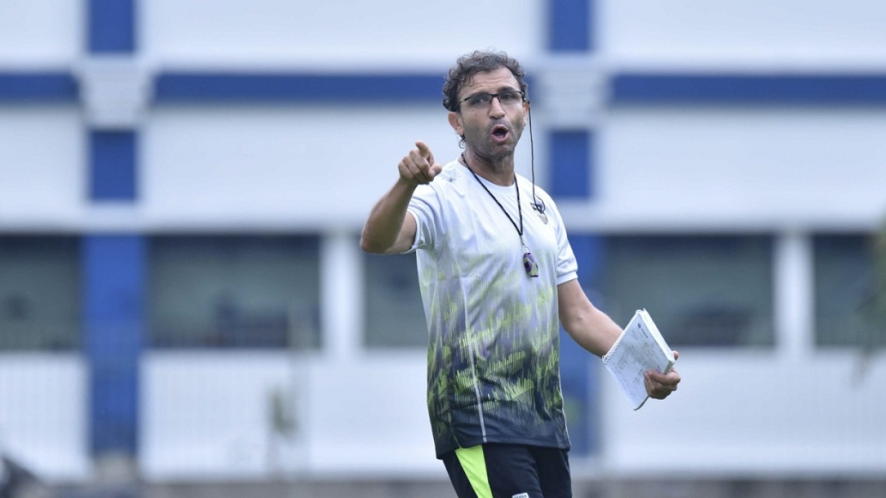 Pelatih Persib Luis Milla