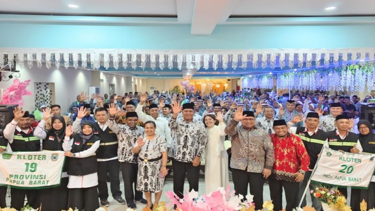 Pelepasan jamaah calon haji oleh Penjabat Gubernur Papua Barat Paulus Waterpauw. ANTARA/HO-Kominfo Papua Barat