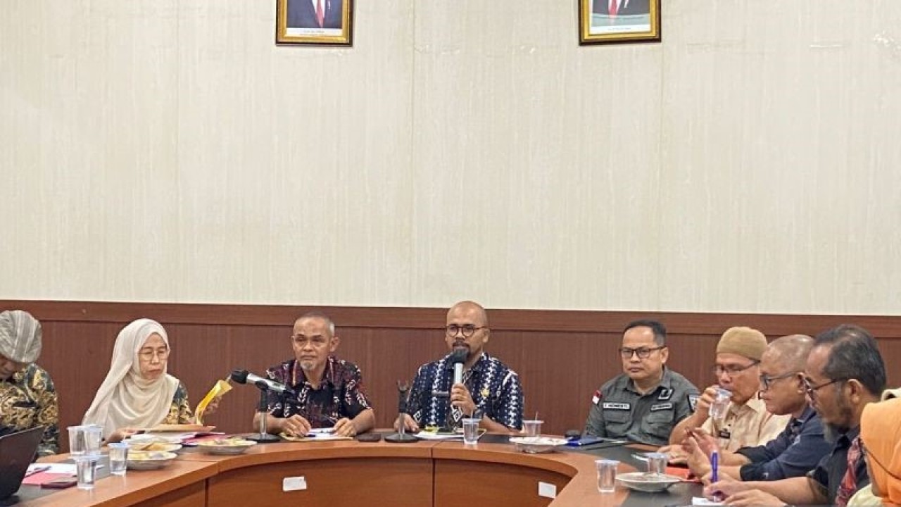 Tim monev Sumbar saat meninjau pelaksanaan program kerjasama pembangunan pariwisata di Kabupaten Solok. (ANTARA/Biro Pemerintahan Sumbar)