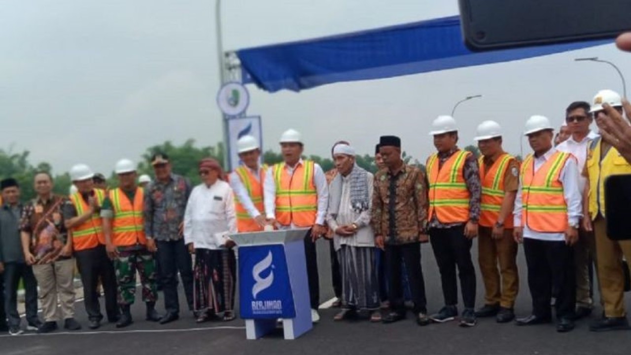 Dokumen Peresmian Jalan Lingkar Selatan oleh Bupati Sampang. Proyek ini merupakan salah satu proyek yang ditemukan BPK Perwakilan Jawa Timur terdapat kelebihan bayar, sehingga pihak rekanan harus mengembalikan ke kas negara. (ANTARA/Abd. Aziz)