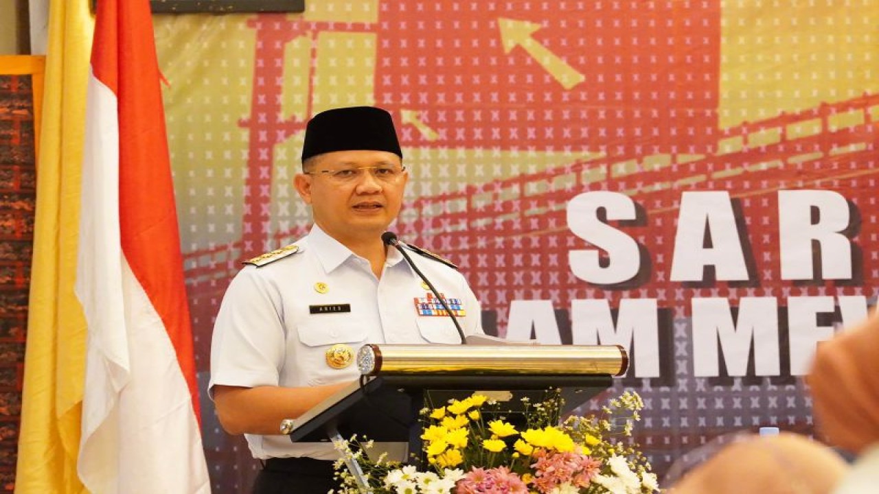 Penjabat Wali Kota Batu Aries Agung Paewai memberikan pengarahan dalam Forum Lalu Lintas Angkutan Jalan (LLAJ) di Kota Batu, Jawa Timur, Rabu (7/6/2023). (ANTARA/HO-Prokopim Setda Kota Batu)