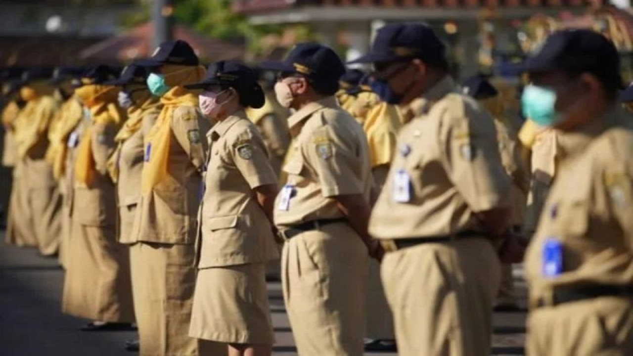 Arsip - Para Aparatur Sipil Negara (ASN) Pemkot Madiun, Jatim mengikuti apel kerja di halaman Balai Kota Madiun. ANTARA/HO-Diskominfo Kota Madiun