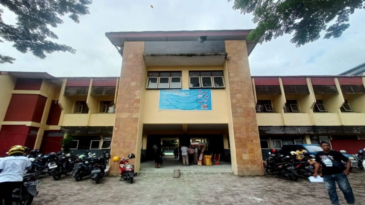 Penerimaan Siswa Baru di SMAN 2 Ambon. ANTARADedy Azis