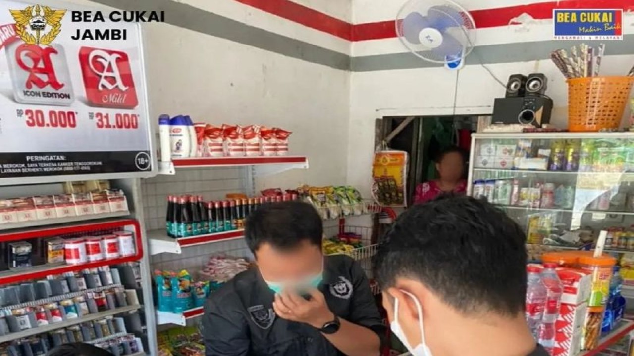 Pengawasan yang dilakukan pegawai Bea Cukai Jambi dilapangan.(ANTARA/HO)