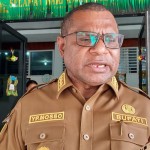 Penjabat Bupati Sorong Yan Piet Mosso (ANTARA/Yuvensius Lasa Banafanu)-1685954811