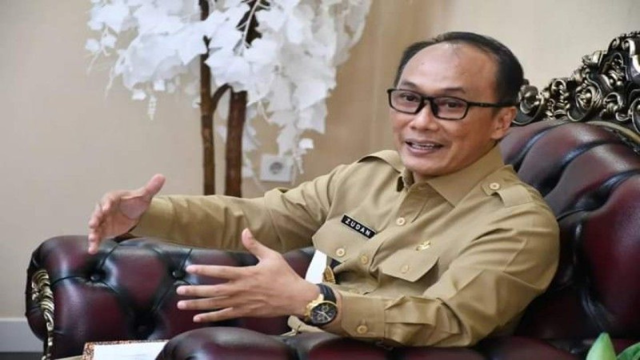 Penjabat Gubernur Provinsi Sulawesi Barat (Sulbar), Prof Zudan Arif Fakhrullah, di Mamuju, Senin (26/6/2023). ANTARA/M Faisal Hanapi