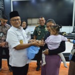 Penyerahan bantuan bagi balita stunting di Kota Jambi, Kamis (22/6/2023). (ANTARA/HO-Diskominfo Kota Jambi)-1687426463