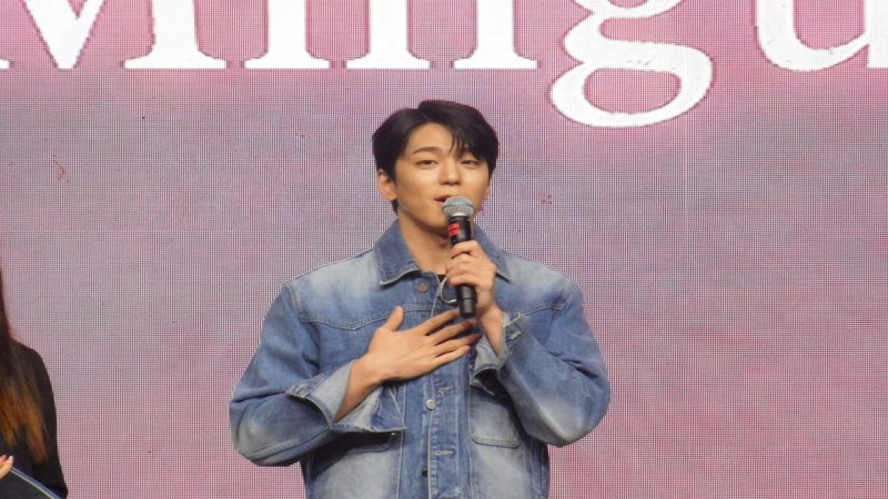 Aktor Korea Selatan Kim Mingue dalam acara jumpa penggemar perdana di Indonesia bertajuk "Smile with Kim Mingue" di Jakarta, Sabtu (17/6/2023) malam. (ANTARA/Lia Wanadriani Santosa)