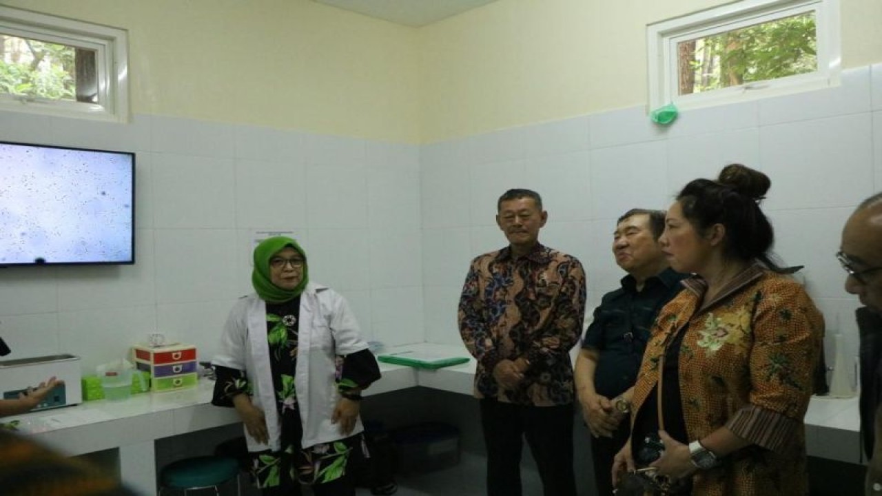 Peresmian pusat penelitian terpadu riset reproduksi banteng Jawa di Taman Safari Prigen, Pasuruan, Jatim Senin (5/6). ANTARA/ HO TSI Prigen