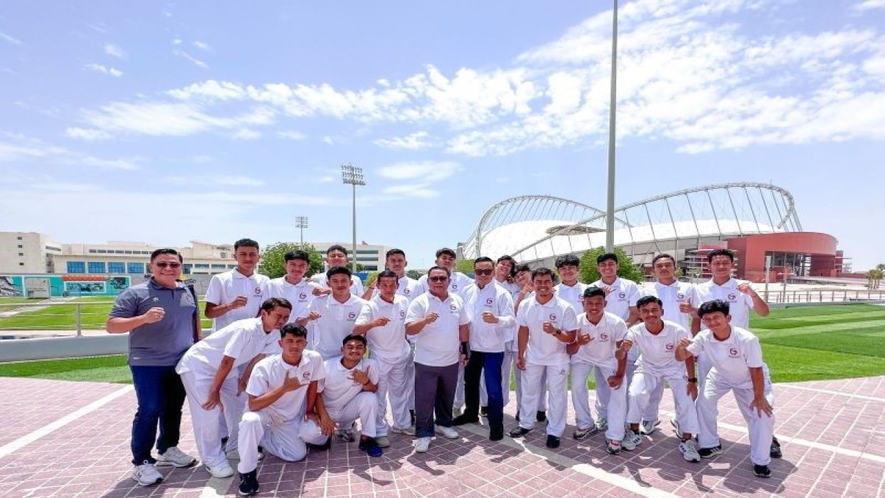 Persib Bandung U-17 bersama Garudayaksa Football Academy Indonesia, saat ini sedang menjalani pelatihan di Aspire Academy, Doha, Qatar, Selasa (23/5) (HO)