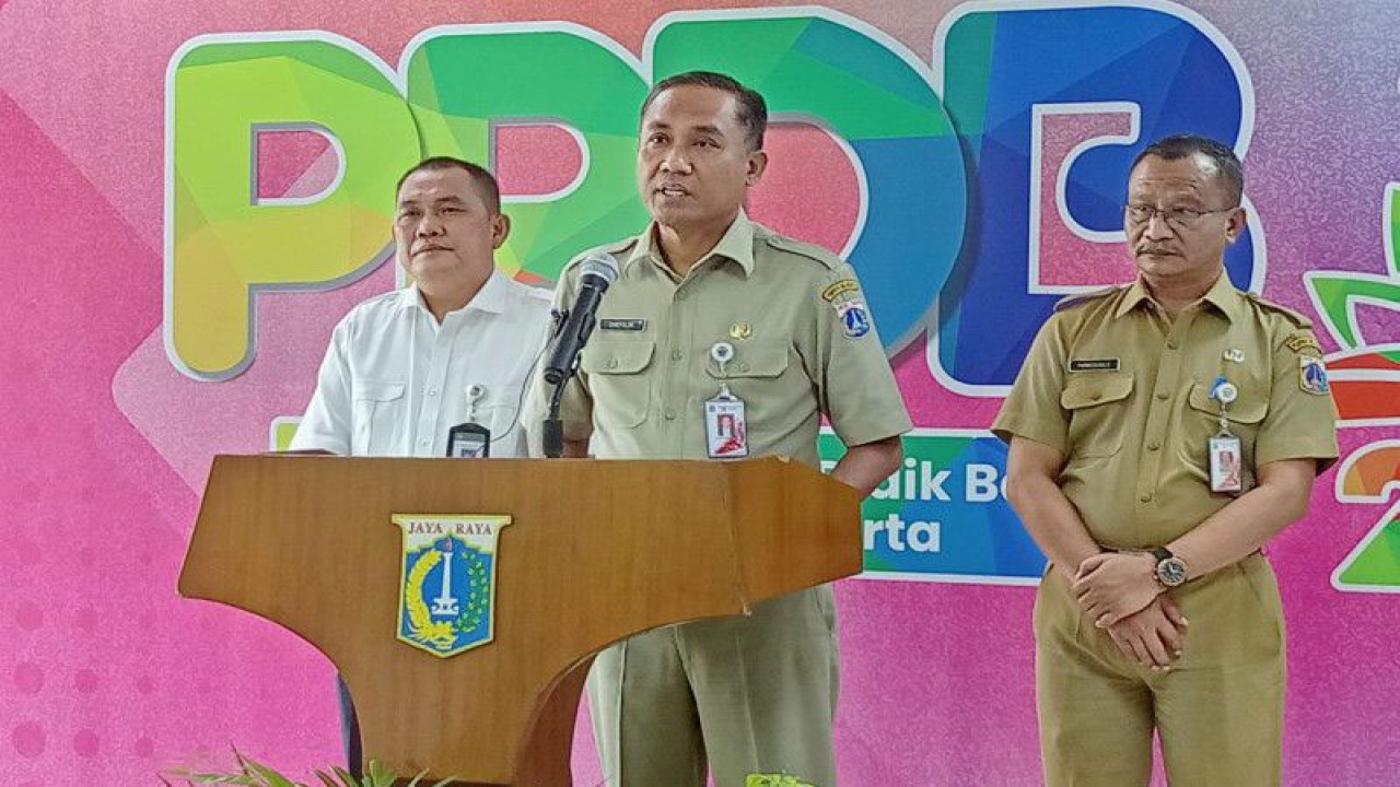 Pelaksana Tugas (Plt) Kepala Dinas Pendidikan Provinsi DKI Jakarta Syaefuloh Hidayat di Kantor Dinas Pendidikan DKI Jakarta, Jalan Jenderal Gatot Subroto, Kuningan, Jakarta Selatan, Senin (12/6/2023). ANTARA/Siti Nurhaliza