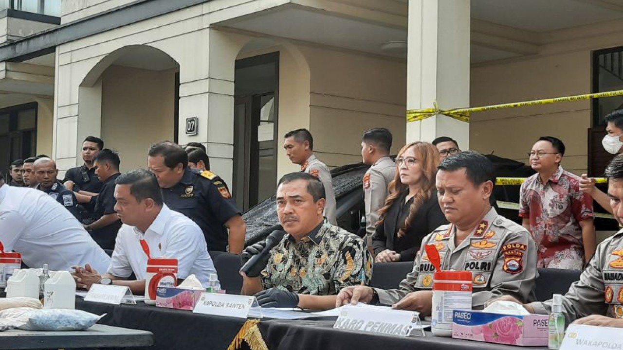 Kabareskrim Polri Komjen Pol. Agus Andriyanto saat memaparkan hasil ungkap kasus pabrik ekstasi jaringan internasional di Tangerang, Banten, Jumat (2/6/2023). ANTARA/Azmi Samsul Maarif