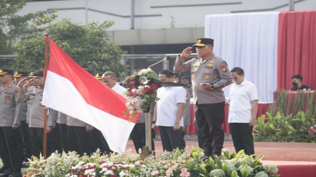 Kapolda Irjen Pol Karyoto saat memimpin apel upacara Pembukaan Pelayanan "Bulan Bakti Polri Presisi" dalam rangka Hari Bhayangkara Ke 77 Tahun 2023 di Stadion Presisi Polda Metro Jaya, Senin (12/6/2023) ANTARA/HO-Humas Polda Metro Jaya