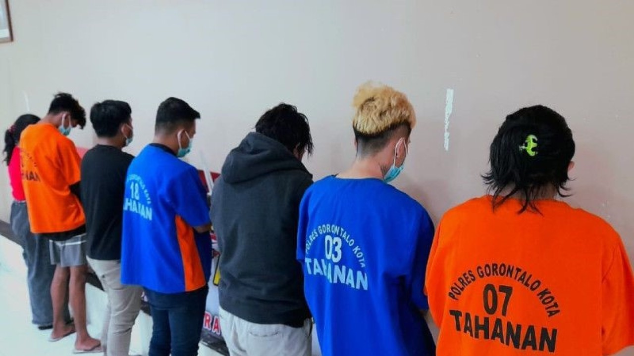 Kepolisian Resor Kota (Polresta) Gorontalo Kota, Provinsi Gorontalo, menangkap tujuh orang tersangka kasus Tindak Pidana Perdagangan Orang (TPPO) di wilayah Kota Gorontalo. (ANTARA/Zulkufli Polimengo)