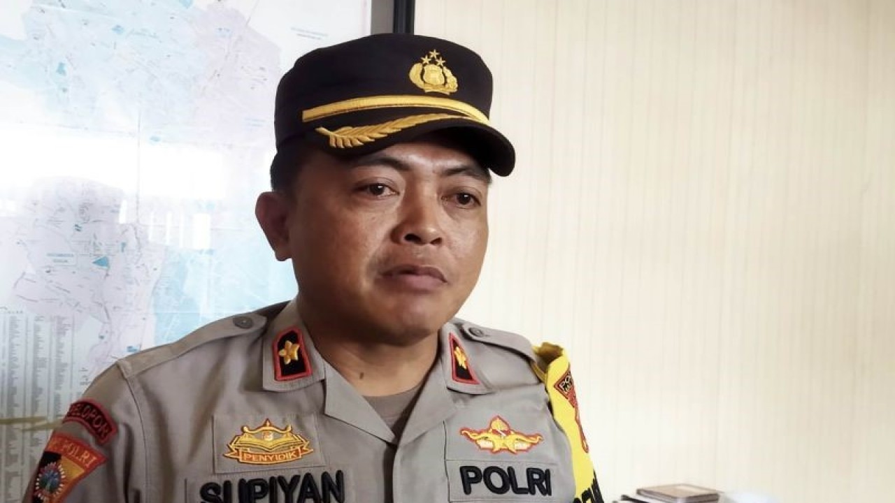 Kabag Ops Polresta Malang Kota Kompol Supiyan pada saat memberikan keterangan kepada media di Kota Malang, Jawa Timur, Senin (26/6/2023). (ANTARA/Vicki Febrianto)