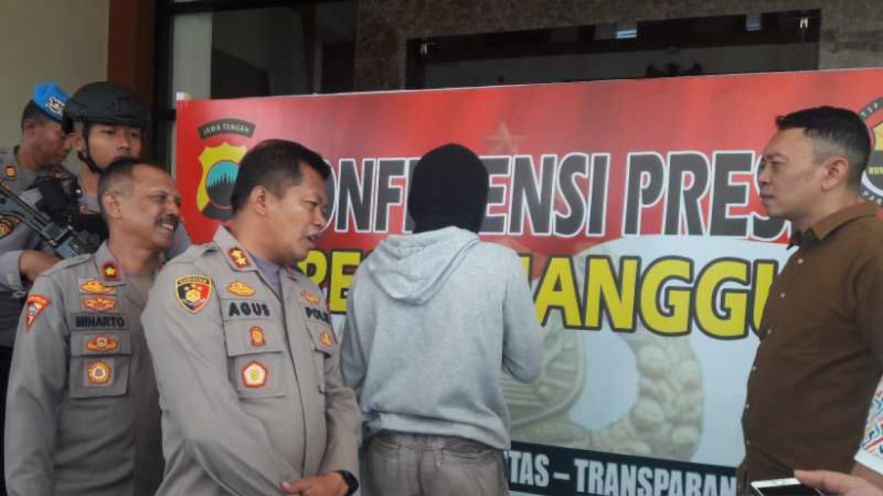 Polres Temanggung menggelar perkara pembakaran sekolah oleh seorang siswa. ANTARA/Heru Suyitno