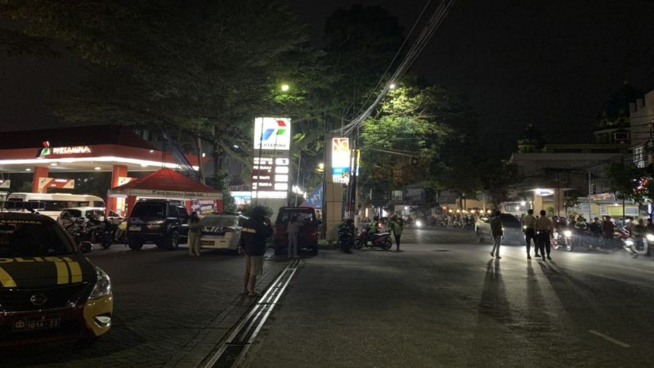 Suasana di kawasan Kelurahan Tlogomas, Kecamatan Lowokwaru, Kota Malang, Jawa Timur, Minggu (25/6/2023) malam. (ANTARA/Vicki Febrianto)