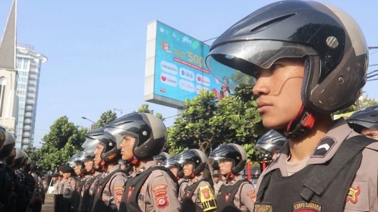 Personel mengikuti apel Tim Patroli Perintis Presisi di Polrestabes Bandung, Kota Bandung, Jawa Barat, Senin (26/6/2023). ANTARA/Bagus Ahmad Rizaldi.