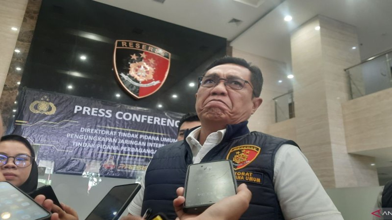 Direktur Tindak Pidana Umum (Dirtipidum) Bareskrim Polri Brigjen Pol. Djuhandhani Rahardjo Puro usai konferensi pers TPPO di Gedung Mabes Polri, Jakarta, Selasa (27/6/2023). ANTARA/Narda Margaretha Sinambela
