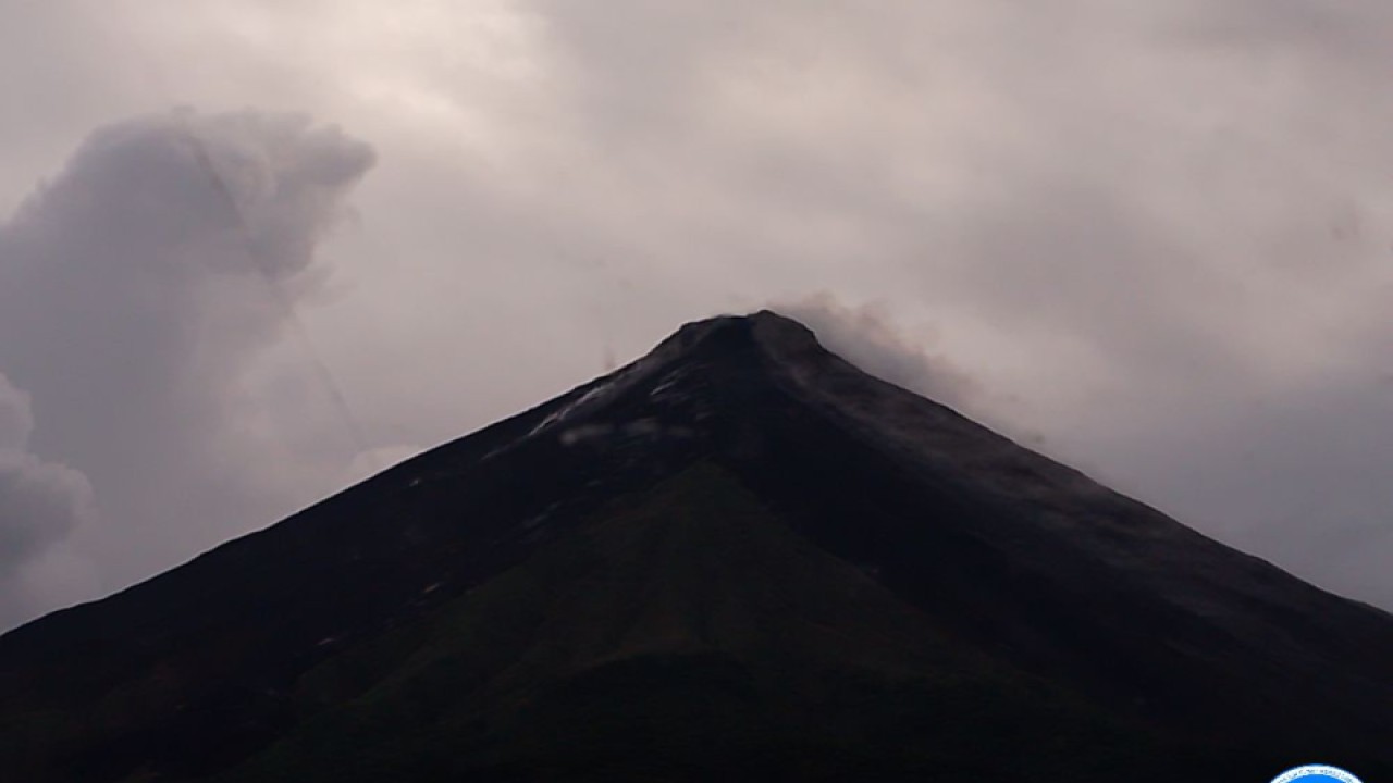 Pos Pengamatan Gunung Api (PGA) memperkirakan jarak luncur guguran lava Gunung Karangetang di Kabupaten Kepulauan Sitaro, Sulawesi Utara, sekitar 1.500 meter. ANTARA/HO-Magma ESDM (1)