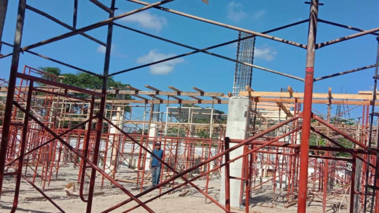 Proyek pembangunan PLUT Lombok Tengah, Nusa Tenggara Barat yang saat ini sedang dikerjakan, Kamis (15/6/2023). ANTARA/HO-Humas Dinas Koperasi dan Usaha Mikro Lombok Tengah