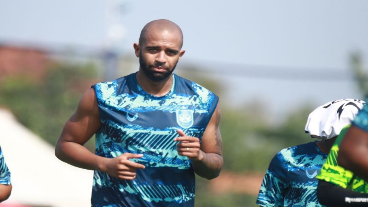 Pemain baru PSIS Semarang, Lucas Gama, saat berlatih di Semarang, Kamis. (ANTARA/ HO-PSIS Semarang)