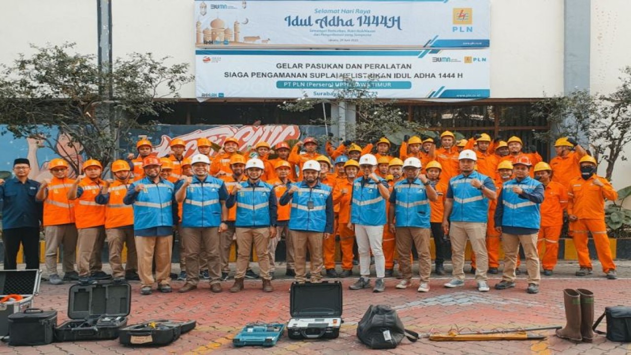 Personel PT PLN (Persero) disiagakan untuk mengamankan 488 lokasi sholat Hari Raya Idul Adha 1443 Hijriah di Jawa Timur. ANTARA/HO-PLN