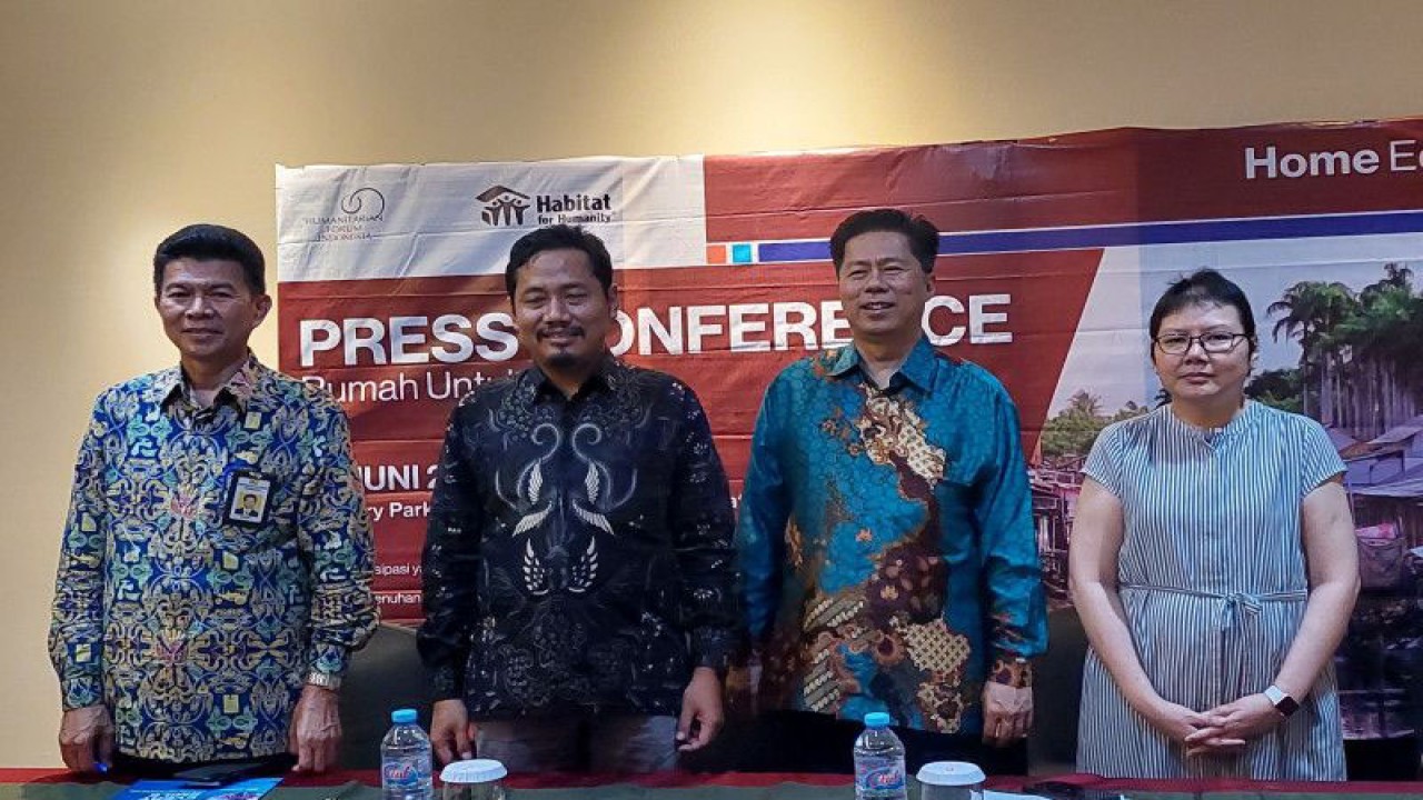 Direktur Sistem dan Strategi Penyelenggaraan Perumahan Kementerian Pekerjaan Umum dan Perumahan Rakyat (PUPR) Edward Abdurrahman (paling kiri) dalam seminar bertajuk Rumah untuk Semua yang digelar di Jakarta, Rabu (14/6/2023). (ANTARA/Sinta Ambarwati)