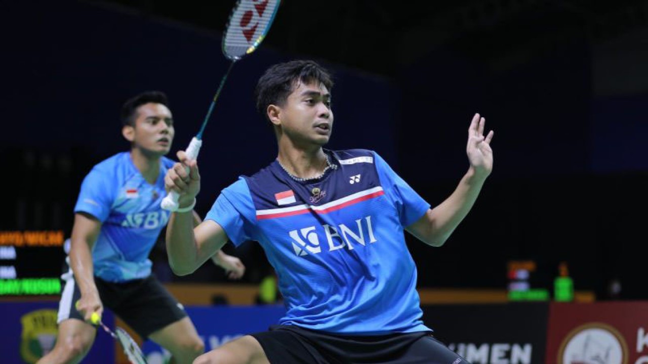Foto arsip - Rahmat Hidayat saat dipasangkan dengan Pramudya Kusumawardana di Indonesia Masters 2022 Super100. (ANTARA/HO/PBSI)