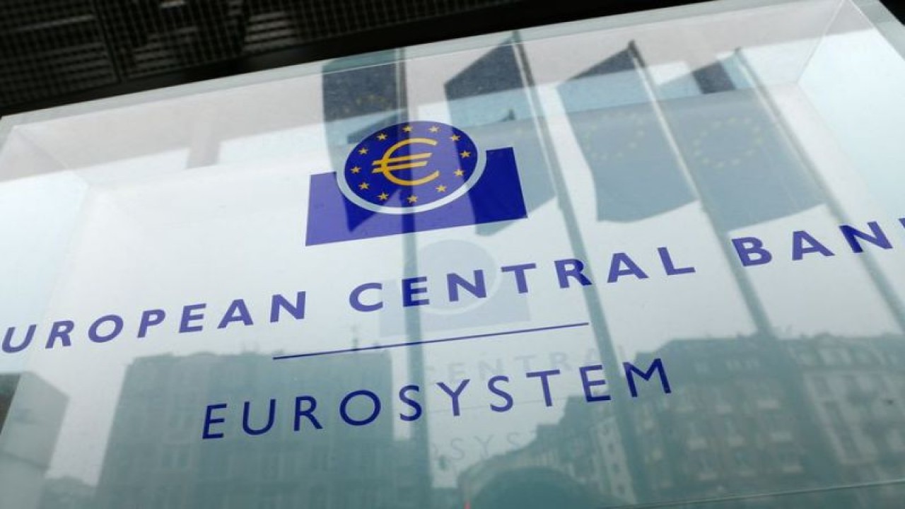 Foto Dokumen: Logo Bank Sentral Eropa (ECB) di luar kantor pusatnya di Frankfurt, Jerman, 8 Desember 2016. ANTARA/REUTERS/Ralph Orlowski