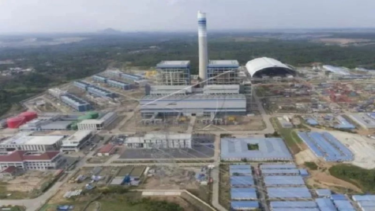 Ilustrasi - Foto udara progres pembangunan Pembangkit Listrik Tenaga Uap (PLTU) Sumsel 8 di Tanjung Lalang, Tanjung Agung, Muara Enim, Sumatera Selatan, Selasa (16/11/2021). (ANTARA FOTO/Nova Wahyudi/hp)