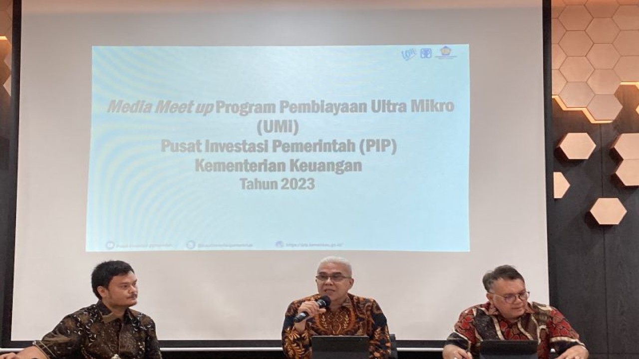 Direktur Utama PIP Ismed Saputra (tengah) memberikan pemaparan saat media meet up di Jakarta, Jumat (16/6/2023). (ANTARA/Imamatul Silfia)