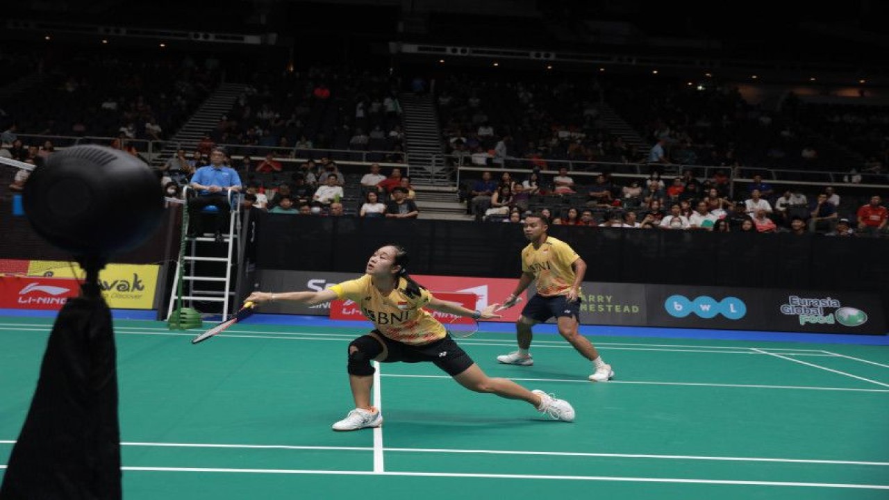 Ganda campuran Rehan Naufal Kusharjanto/Lisa Ayu Kusumawati tersingkir pada babak pertama Singapore Open 2023 setelah dikalahkan Soon Huat Goh/Shevon Jemie Lai (Malaysia) pada babak pertama di Singapura, Rabu. (ANTARA/HO-PP PBSI)