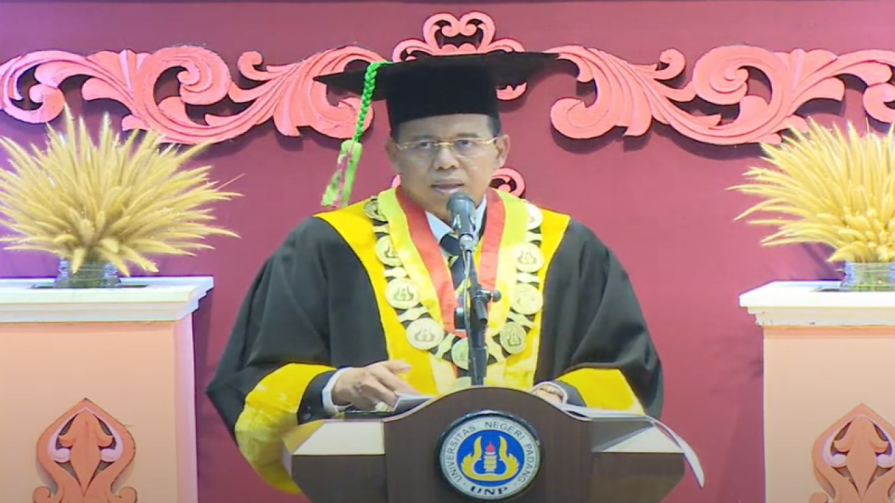 Rektor Universitas Negeri Padang (UNP) Prof Ganefri (FOTO ANTARA/HO UNP)
