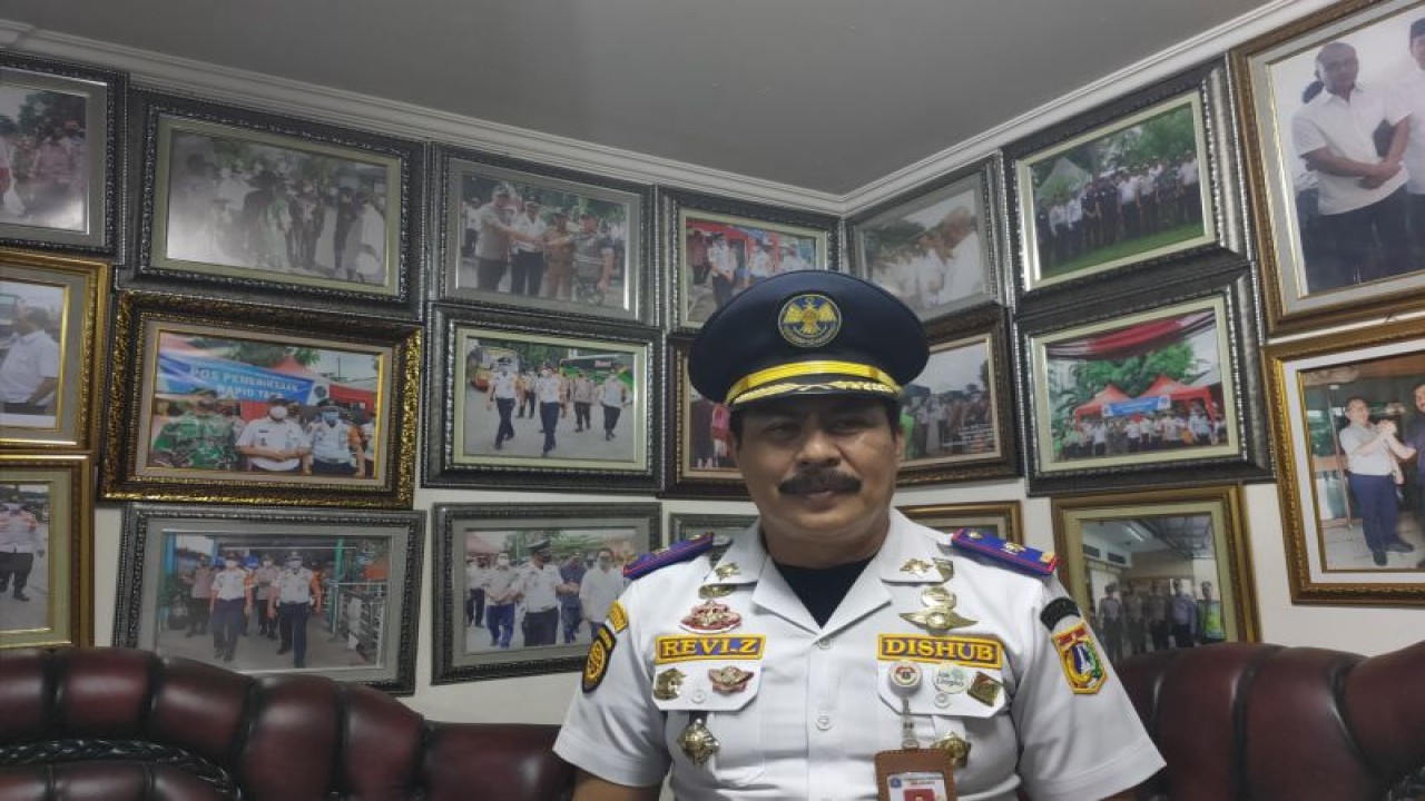 Kepala Terminal Kalideres, Revi Zulkarnaen saat ditemui di Terminal Kalideres, Rabu (28/6/2023). ANTARA/Risky Syukur