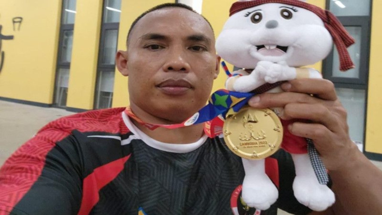 Atlet disabilitas lempar cakram asal Sumatera Utara Riadi Saputra (ANTARA/HO)