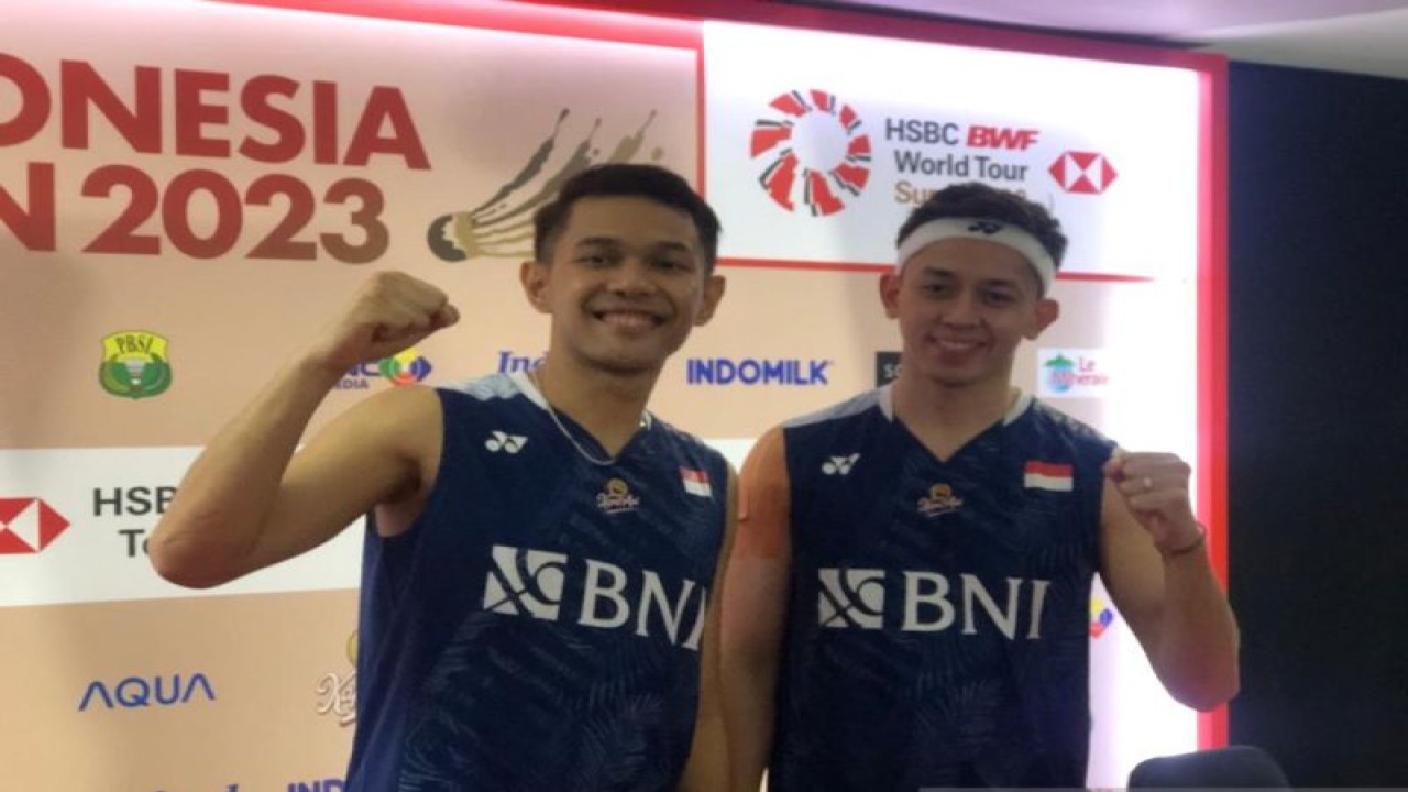 Ganda putra Fajar Alfian/Muhammad Rian Ardianto memenangkan babak pertama Indonesia Open 2023 setelah unggul 21-15, 21-11 atas ganda putra Denmark Jeppe Bay/Lasse Mølhede di Istora Senayan, Jakarta, Selasa. (ANTARA/Roy Rosa Bachtiar)