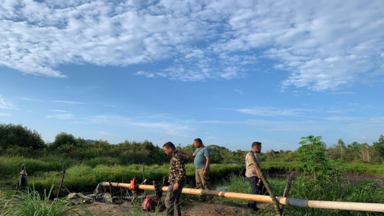 Polres Bintan, Polda Kepulauan Riau (Kepri), menyelidiki dugaan aktifitas tambang pasir ilegal di kawasan Kecamatan Gunung Kijang, Jumat (9/6/2023). (ANTARA-HO/Polres Bintan)