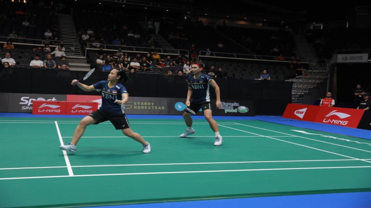 Rinov Rivaldy/Pitha Haningtyas Mentari melangkah ke babak kedua Super 750 Singapore Open 2023 usai mengalahkan Praveen Jordan/Melati Daeva Oktavianti dengan skor 21-17, 19-21, 21-16 di Singapore Indoor Stadium, Kallang, Singapura, Rabu (7/6/2023). (ANTARA/HO-PBSI)