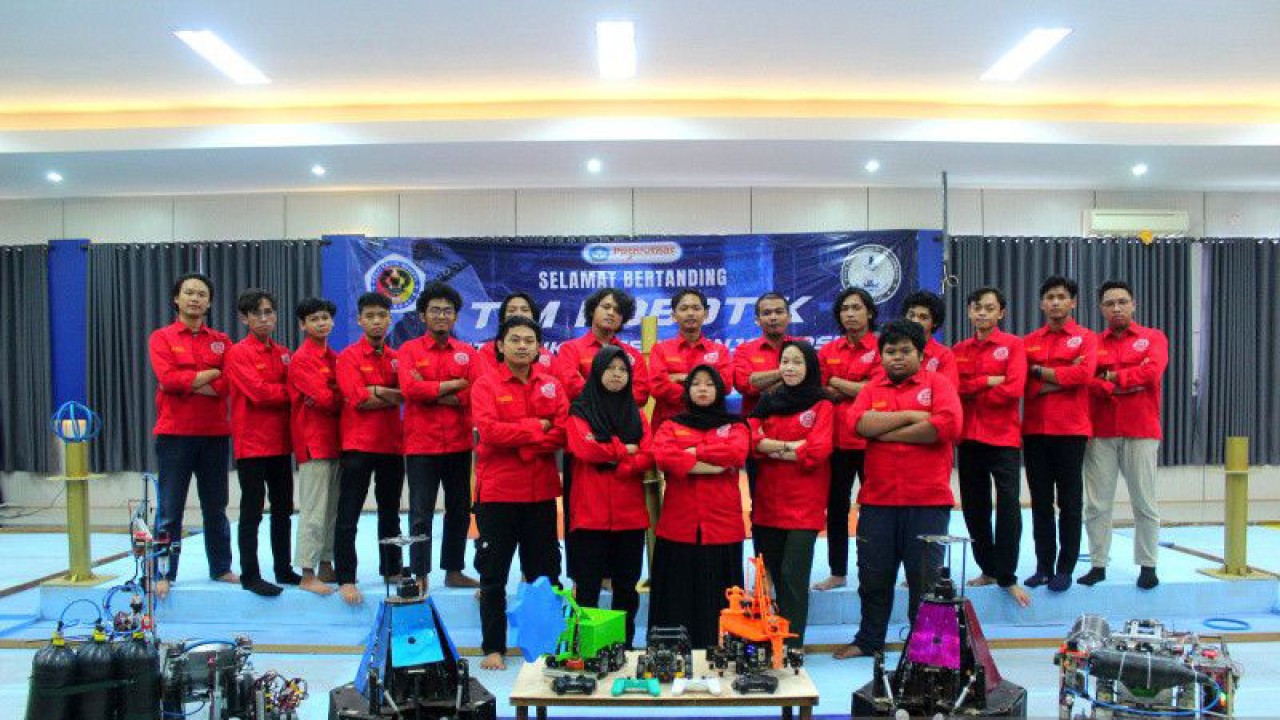 Tim Robotik Poliban yang akan mengikuti Kontes Robot Indonesia 2023 tingkat nasional di Universitas Negeri Semarang pada 21-26 Juni 2023. (ANTARA/HO-Poliban)