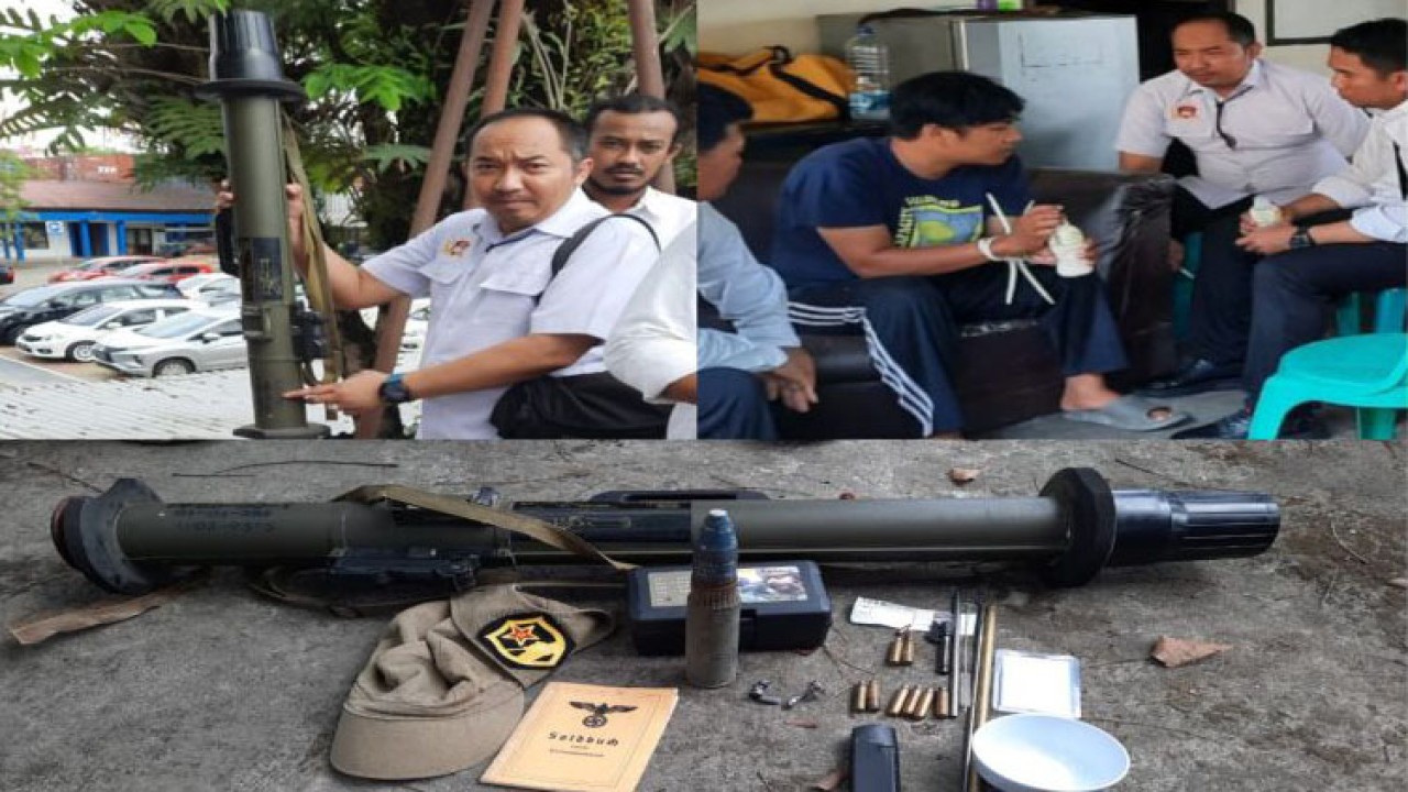 Petugas saat menemukan senjata api jenis bazoka untuk peluncur roket anti-tank yang ditemukan di tempat kerja pelaku TS (29), di Banjarmasin, Kalsel, Minggu (4/6/2023). ANTARA/Firman.