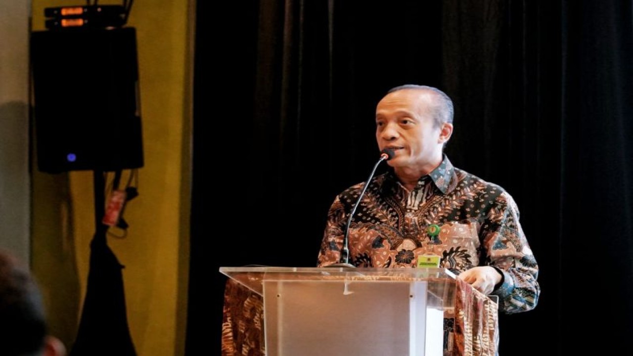Sekretaris Jenderal KLHK Bambang Hendroyono menyampaikan pidato dalam rapat penyusunan peraturan pemerintah terkait Rencana Perlindungan dan Pengelolaan Lingkungan Hidup (RPPLH) 2025-2055 di Jakarta, Kamis (15/6/2023). (ANTARA/HO-Kementerian LHK)