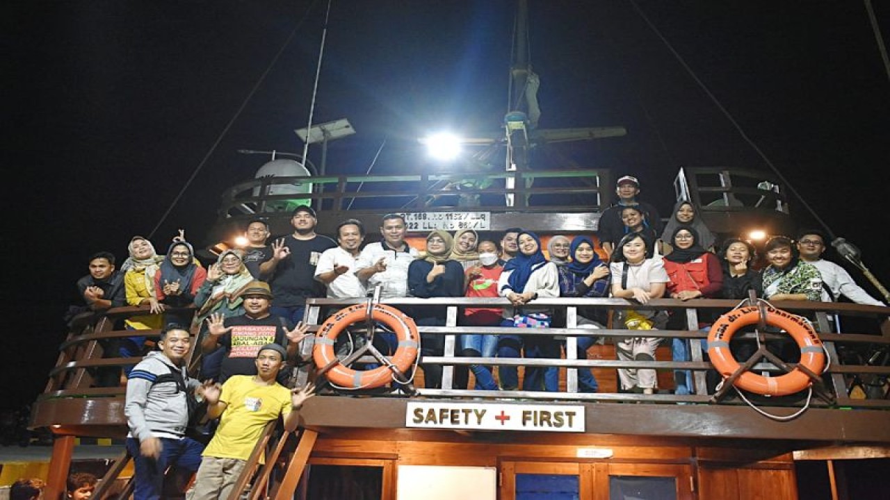 Tim Rumah Sakit Apung (RSA) dr Lie Dharmawan II yang akan memberikan pelayanan gratis di Pulau Jampea, Selayar. ANTARA/HO-Humas Pemkab Selayar