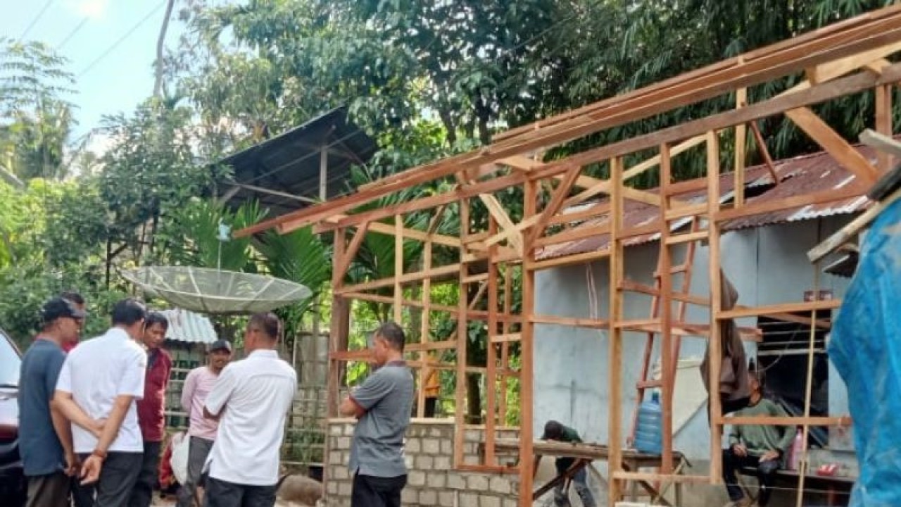 Rumah Eni saat dibedah oleh peserta Latsitardanus XLIII. (ANTARA/Pemkot Solok)