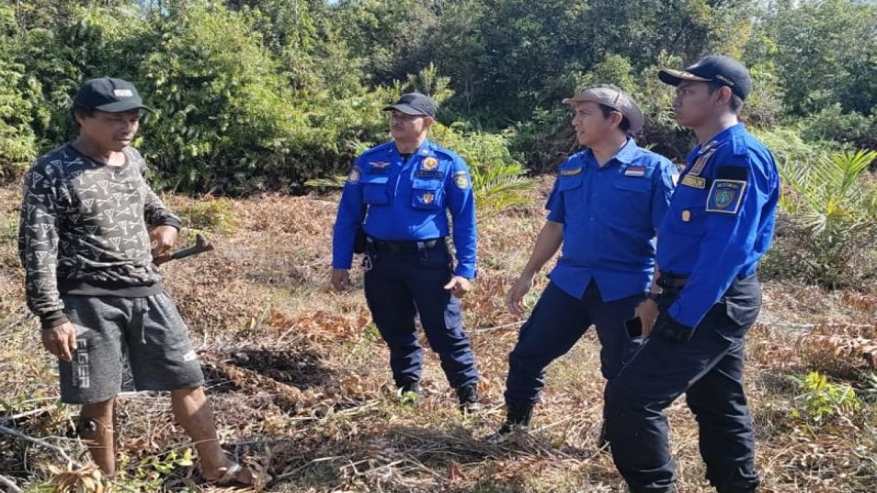 Dokumentasi - Tim Satgas Karhutla Kalteng sedang sosialisasi dan edukasi pemilik lahan belum lama ini. ANTARA/HO-BPBPK Kalteng